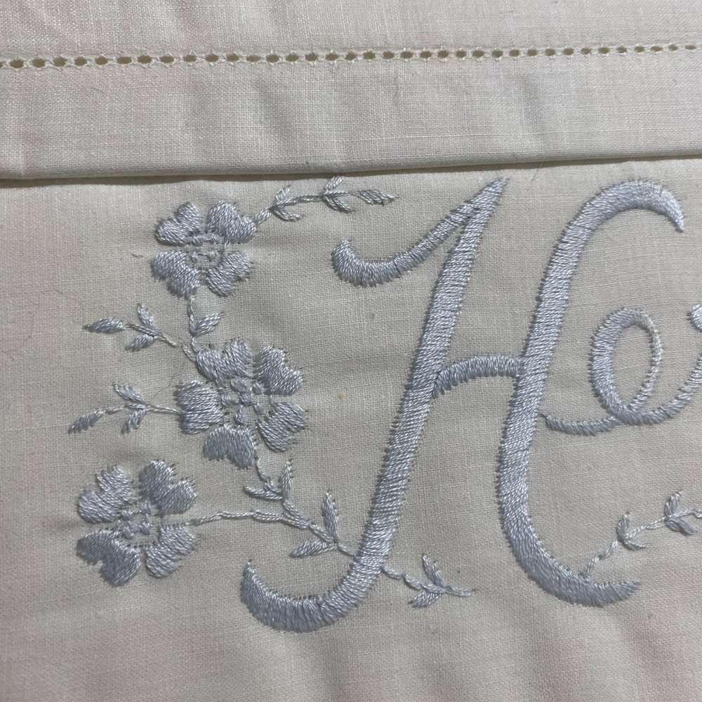 Vintage, Victory, Set of Embroidered His and Hers Pillowcases. In Original Box. - Picture 3 of 6